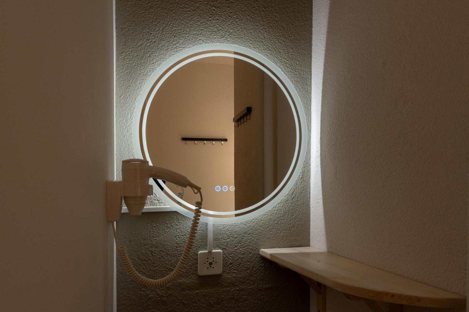 Mue Cubes - Capsule Hotel Basel Exterior photo