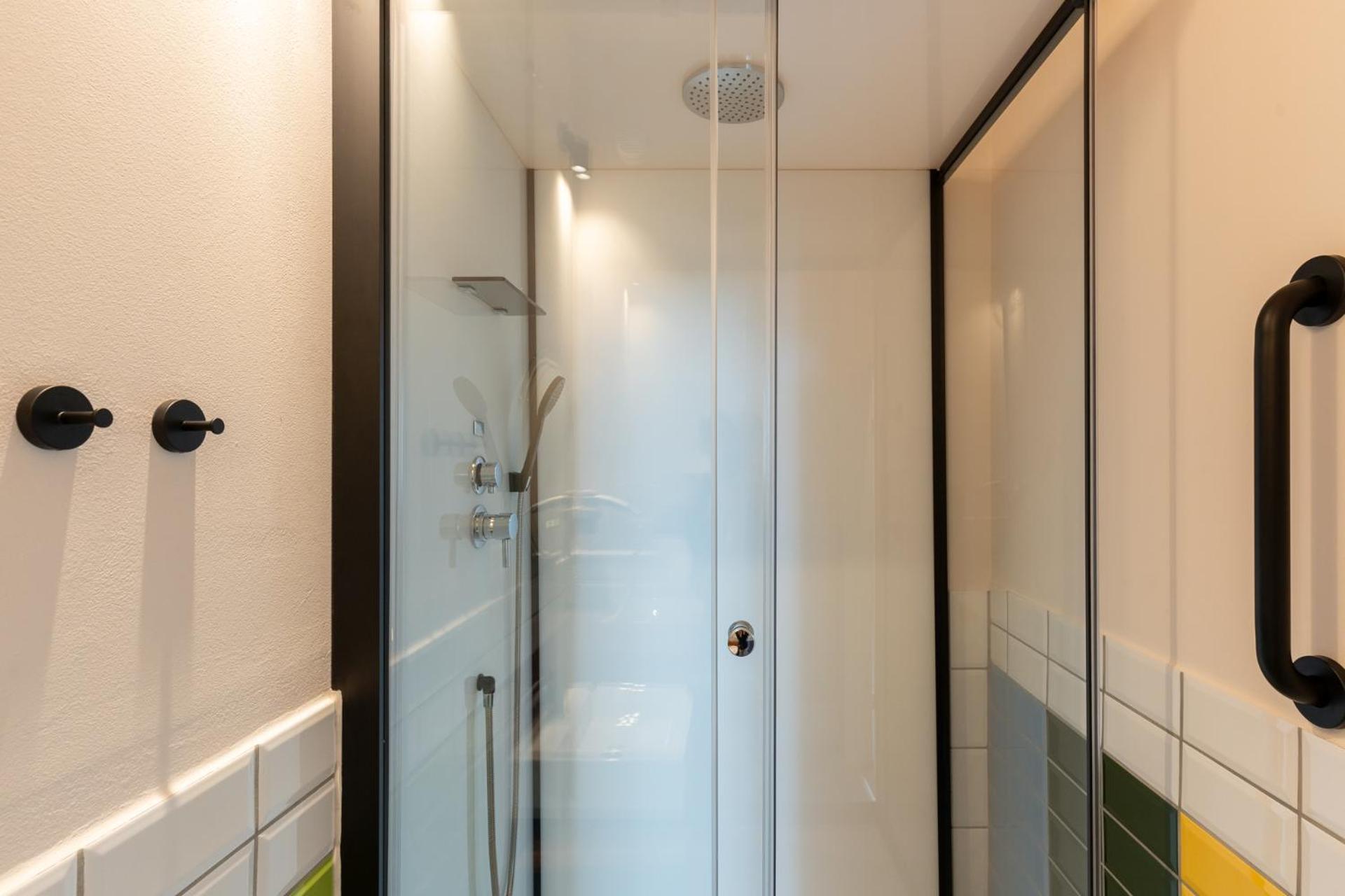 Mue Cubes - Capsule Hotel Basel Exterior photo
